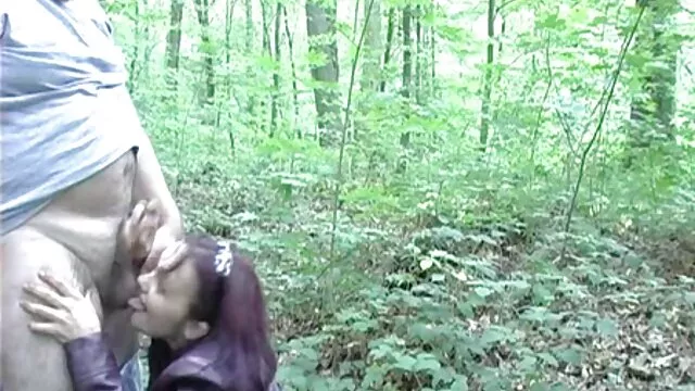 Una puta muy traviesa fumando y videos de chochos muy peludos provocando