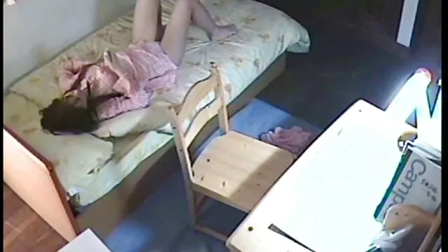 Alison tetona se ducha y juega chochas chorreando con su coño