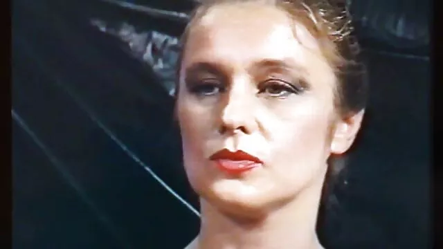 Estrella porno follada a cuatro patas ricos chochos adora las pollas grandes