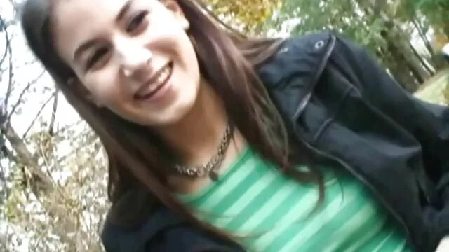 Nena adolescente coños jovenes complacida oralmente por su padrastro