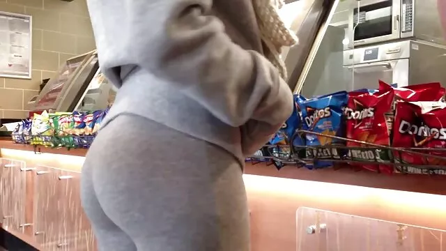 Ladrón sumiso atrapado coños ricos y peludos y amarrado