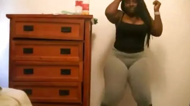 Jugar con sus coños bien marcados bonitas suelas 4